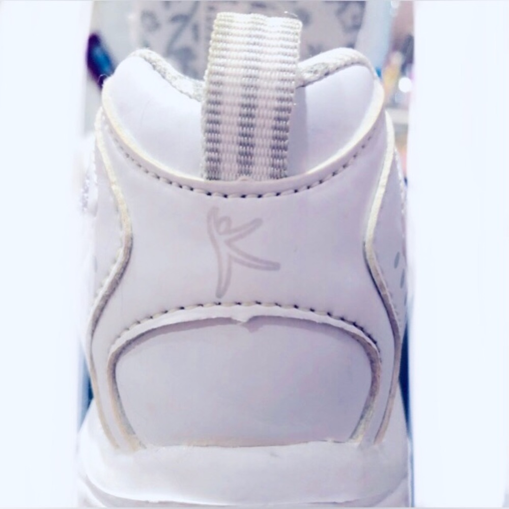 DANSKIN NOW girls/ladies white sneakers size 4 EUC - Picture 9 of 11